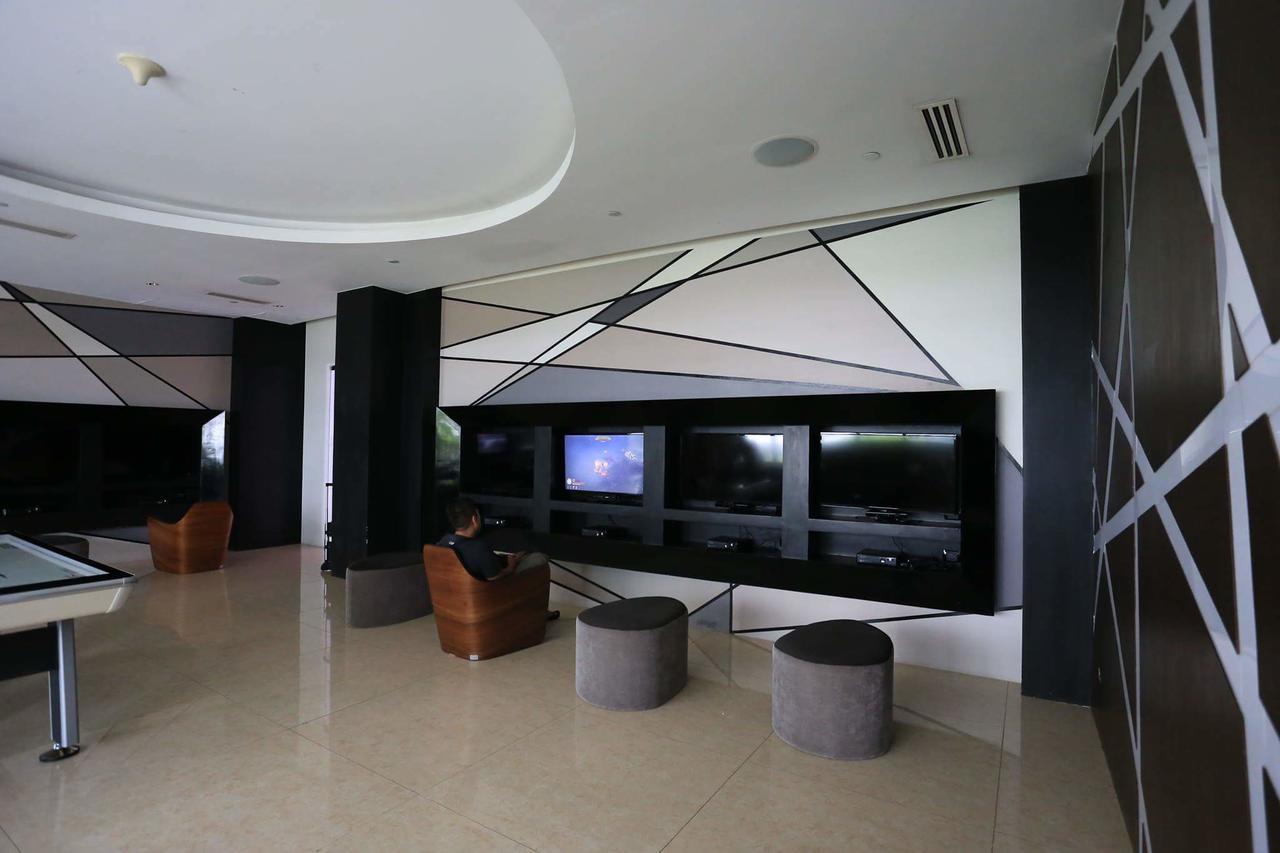 Maui Condotel Azure Residence Manila Exterior photo