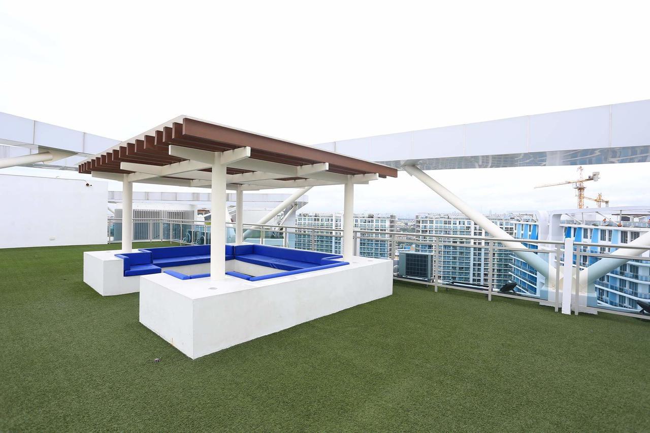 Maui Condotel Azure Residence Manila Exterior photo